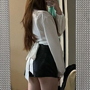 Button down that ties in the back